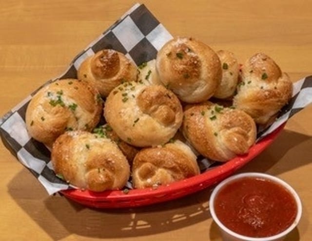 GARLIC KNOTS (12).